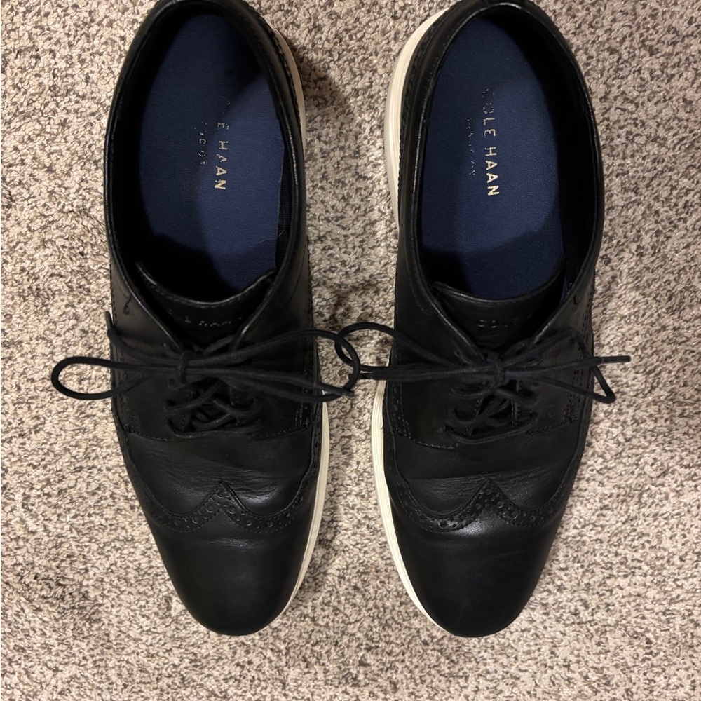 Cole Haan Black Oxfords with Leather Upper and Sleek Design